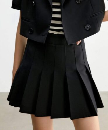 Charlize Black Pleated Skirt